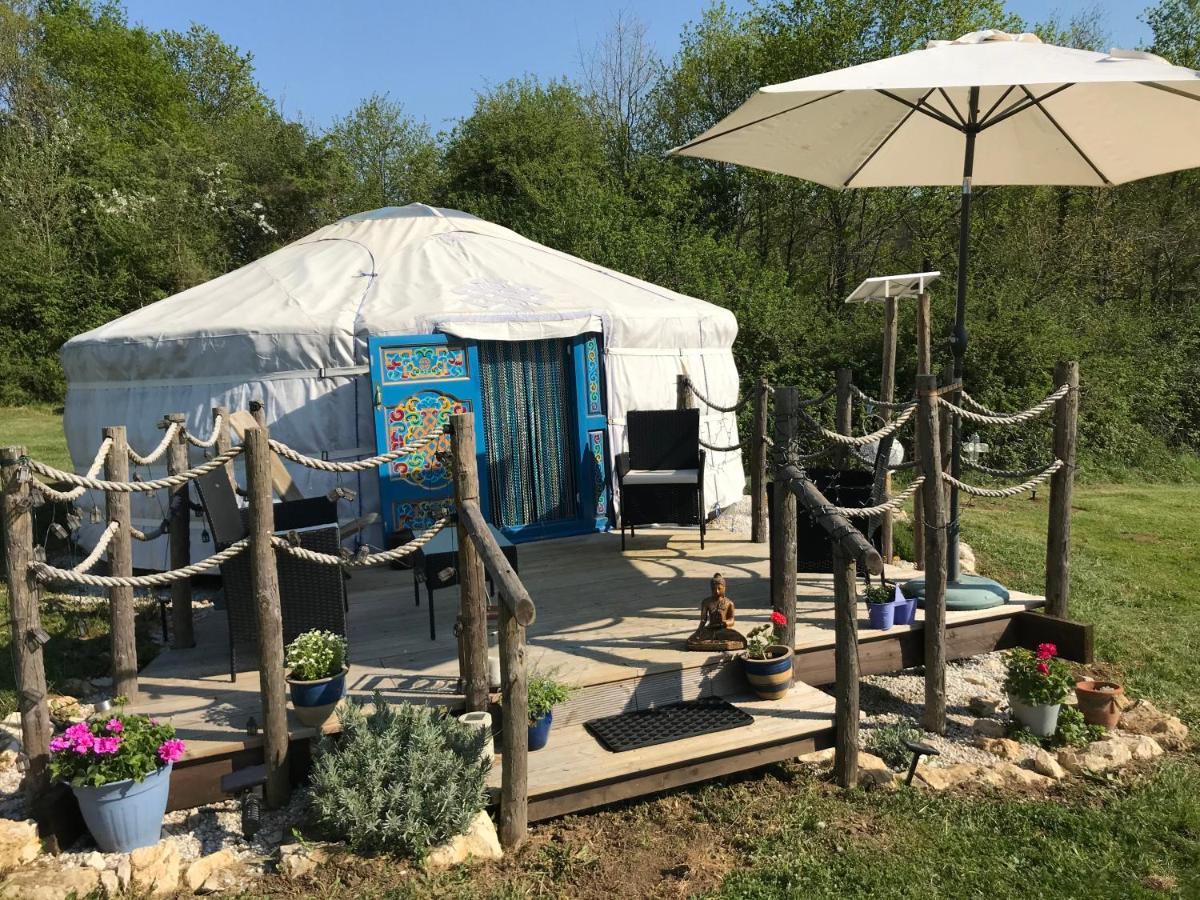 French Fields Luxury Glamping Original Mongolian Yurt Hotell Le-Vieux-Cerier Exteriör bild