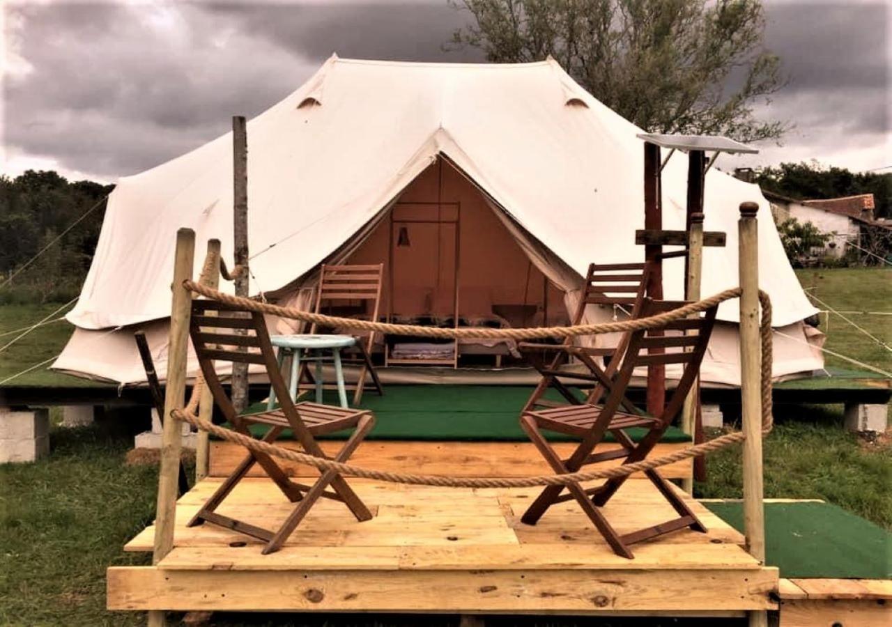 French Fields Luxury Glamping Original Mongolian Yurt Hotell Le-Vieux-Cerier Exteriör bild