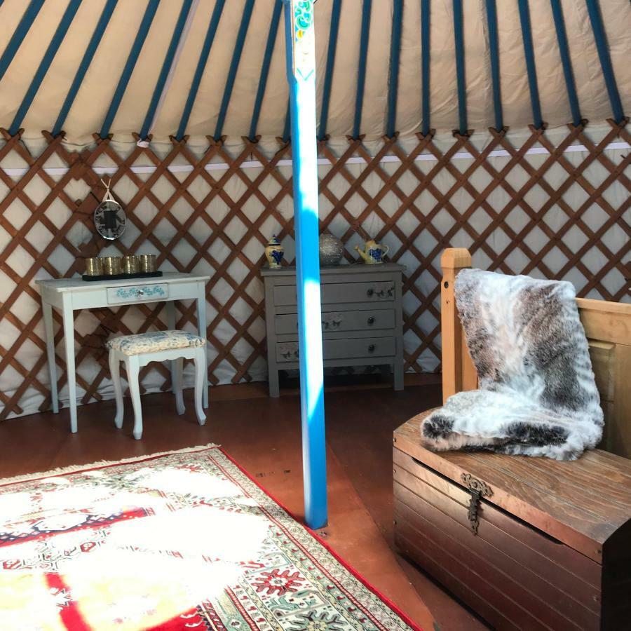 French Fields Luxury Glamping Original Mongolian Yurt Hotell Le-Vieux-Cerier Exteriör bild