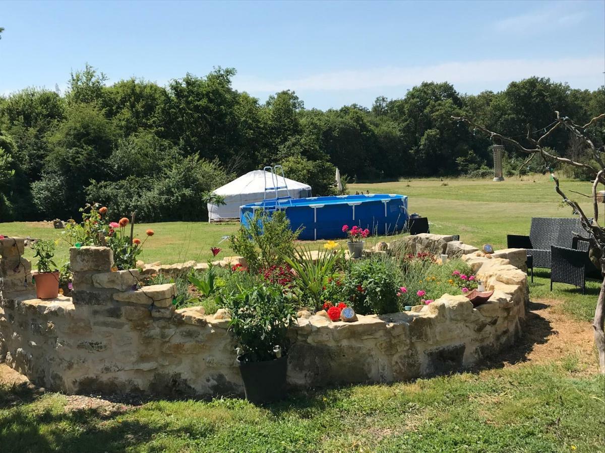 French Fields Luxury Glamping Original Mongolian Yurt Hotell Le-Vieux-Cerier Exteriör bild